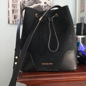 Michael kors bucket bag